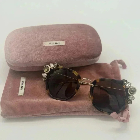 MiuMiu Cat Eye Sunnines - Picture 3 of 16